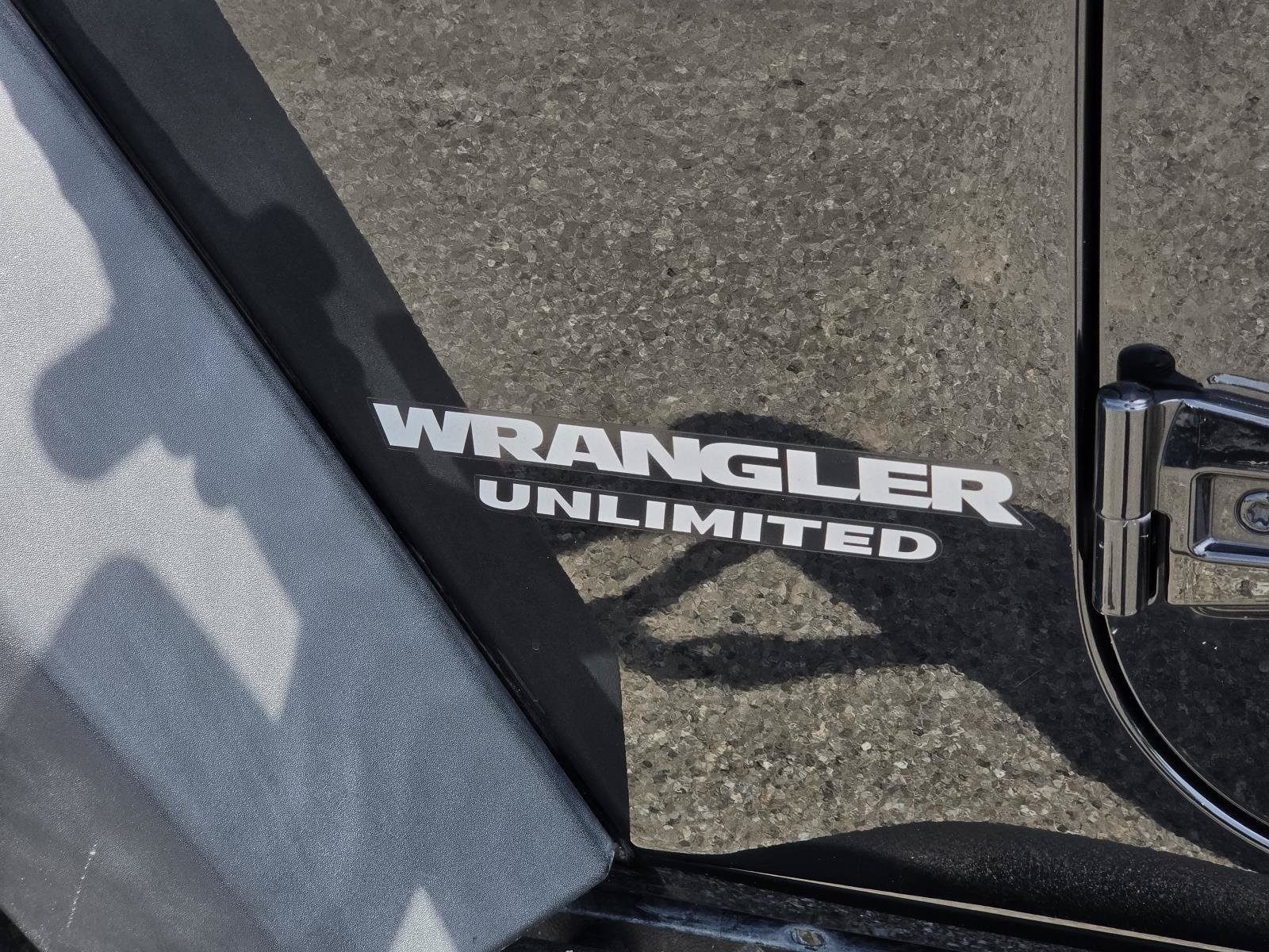 Used 2017 Jeep Wrangler Unlimited Rubicon w/ Connectivity Group AWD/4WD image 7