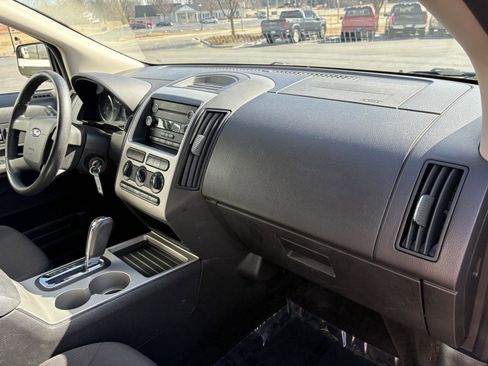 Used 2010 Ford Edge SE image 21