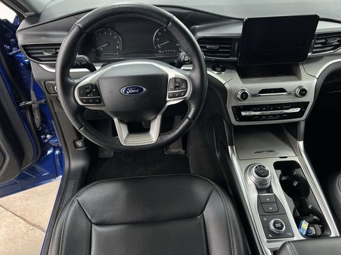 Used 2021 Ford Explorer XLT w/ Equipment Group 202A AWD/4WD image 19