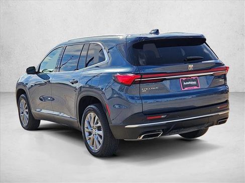 Used 2025 Buick Enclave Preferred AWD/4WD image 8