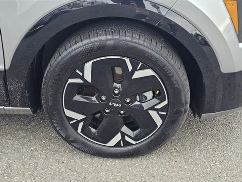 Certified 2023 Kia Niro Wind FWD image 30