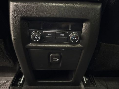 Used 2022 Chevrolet Traverse LT AWD/4WD image 17
