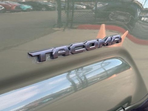 Used 2021 Toyota Tacoma SR5 w/ Trail Edition image 19