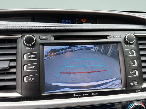 Used 2018 Toyota Highlander XLE AWD/4WD image 15
