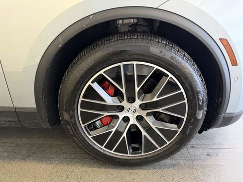 Used 2025 Porsche Macan 4S Electric AWD/4WD image 13