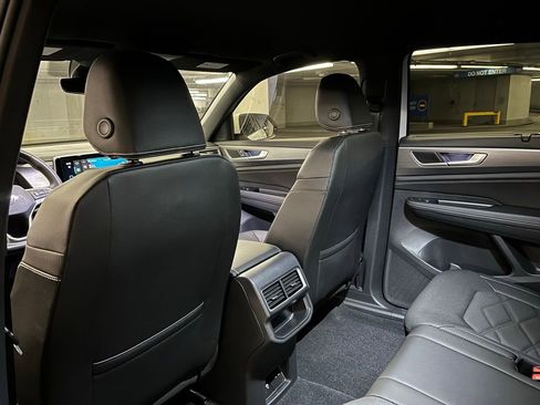 Used 2025 Volkswagen Atlas Cross Sport SE w/ Black Wheel Package image 22