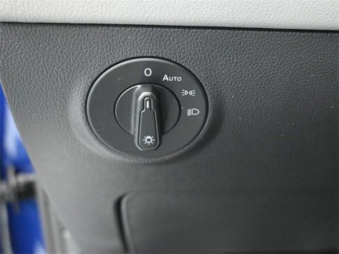 Certified 2023 Volkswagen Taos SE image 21