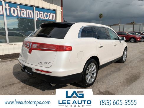 Used 2018 Lincoln MKT AWD image 4