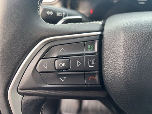 Used 2024 Jeep Grand Cherokee L Laredo image 17