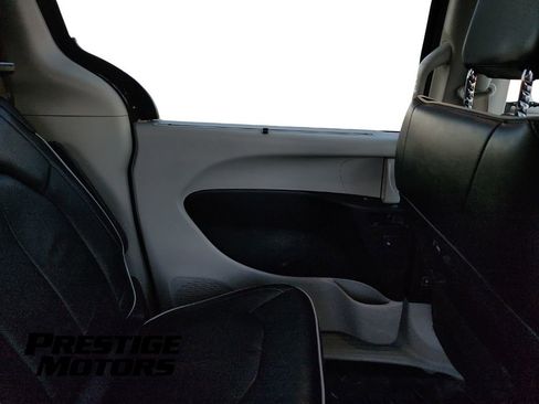 Used 2021 Chrysler Pacifica Limited image 33