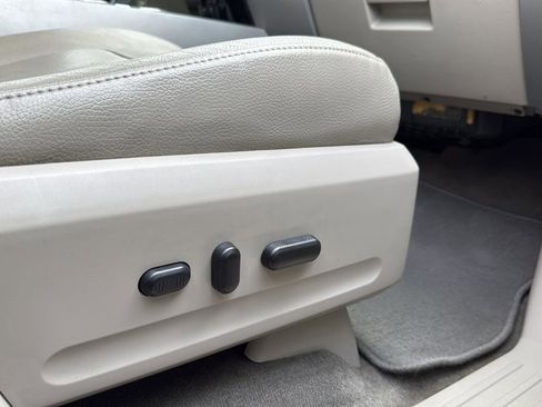 Used 2013 Ford Expedition Limited image 23