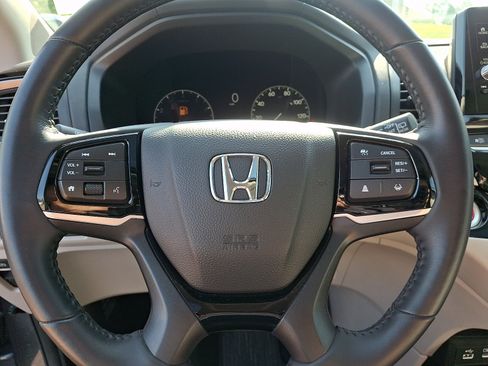 Certified 2025 Honda Odyssey Touring image 25