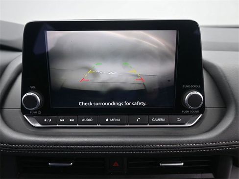 Used 2024 Nissan Rogue SV image 17