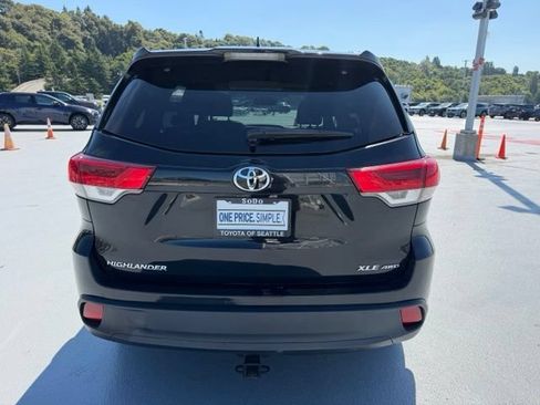 Used 2017 Toyota Highlander XLE AWD/4WD image 5