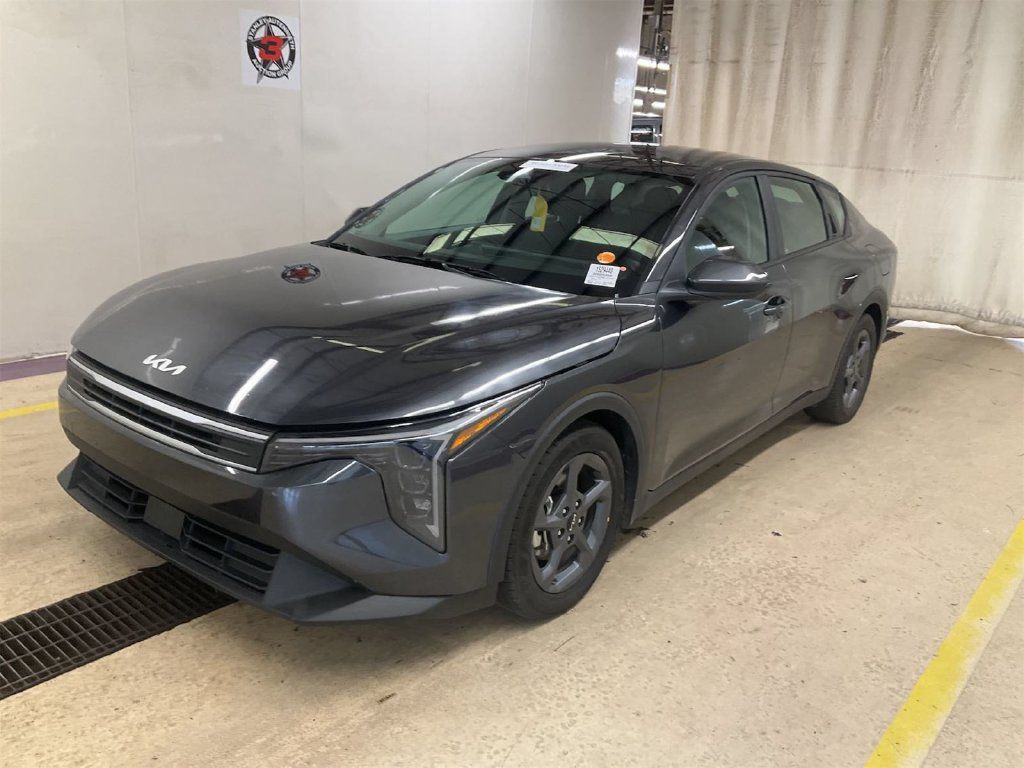Used 2025 Kia K4 FWD image 2
