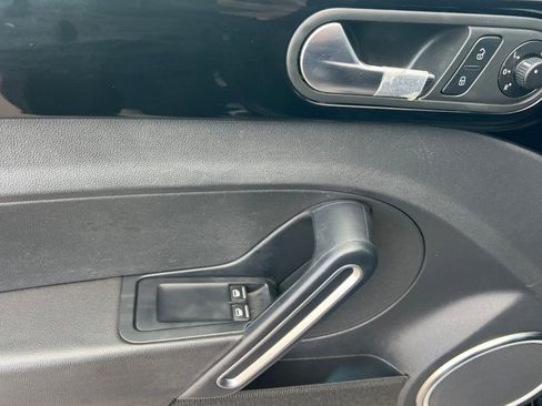 Used 2013 Volkswagen Beetle 2.5 image 8