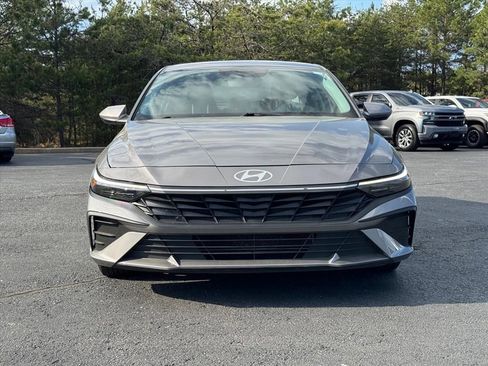 Used 2024 Hyundai Elantra SEL FWD image 8