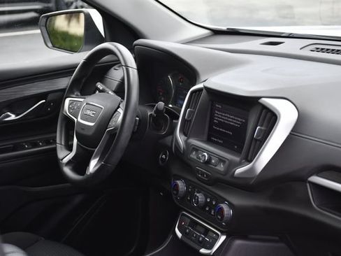 Used 2024 GMC Terrain SLE w/ Driver Convenience Package FWD image 28