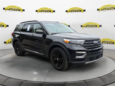 Used 2023 Ford Explorer XLT w/ Equipment Group 202A image 7