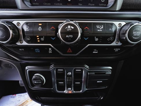 Used 2023 Jeep Wrangler Unlimited Sahara w/ Cold Weather Group image 27