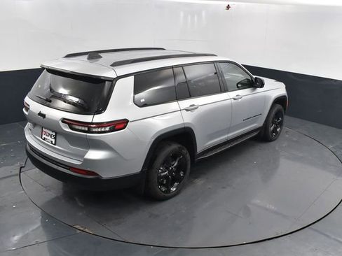 New 2025 Jeep Grand Cherokee L Altitude image 38