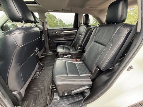 Used 2019 Toyota Highlander XLE FWD image 31