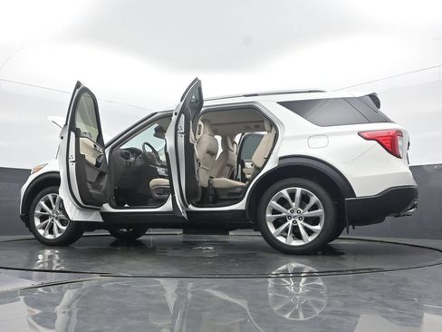 Used 2023 Ford Explorer Platinum w/ Technology Package AWD/4WD image 59