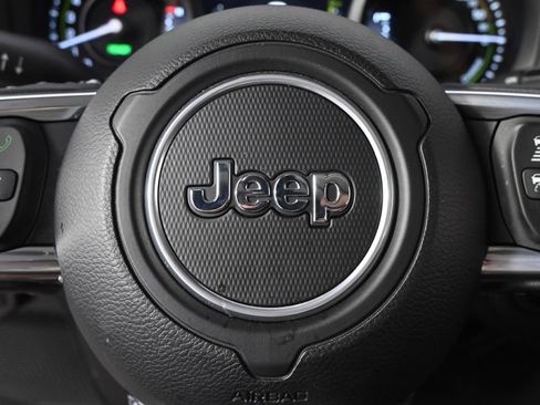 Used 2025 Jeep Wrangler Unlimited Sahara AWD/4WD image 35