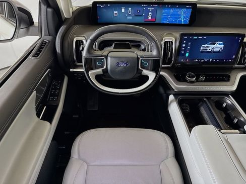 Used 2025 Ford Expedition Platinum image 22