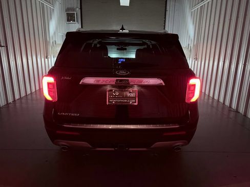 Used 2022 Ford Explorer Limited w/ Equipment Group 301A RWD image 9