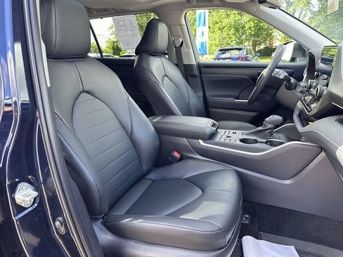 Used 2025 Toyota Highlander XLE AWD/4WD image 29