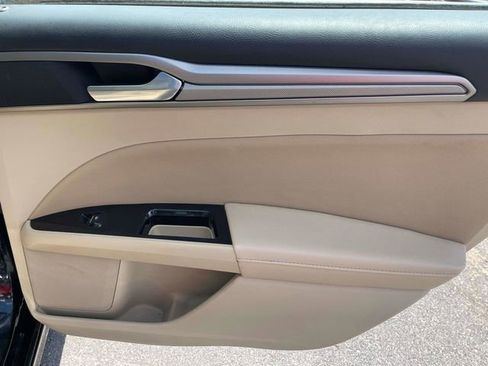 Used 2016 Ford Fusion SE FWD image 25