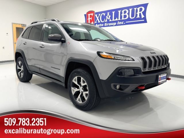 Used 2015 Jeep Cherokee Trailhawk w/ Comfort/Convenience Group AWD/4WD image 1