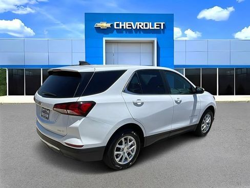 Used 2024 Chevrolet Equinox LT AWD/4WD image 3