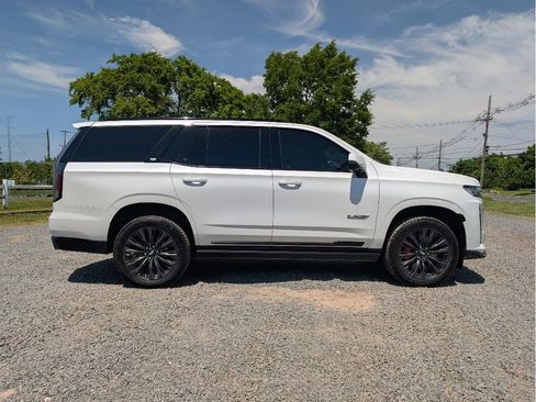 Used 2023 Cadillac Escalade V w/ LPO, ONYX Package AWD/4WD image 4