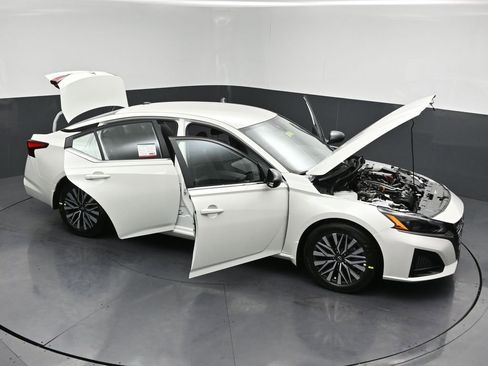 New 2026 Nissan Altima 2.5 SV FWD image 29