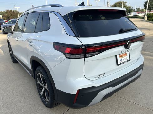 New 2025 Volkswagen Tiguan SE image 6