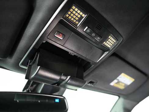 Used 2022 Toyota Tacoma TRD Sport w/ Technology Package image 47