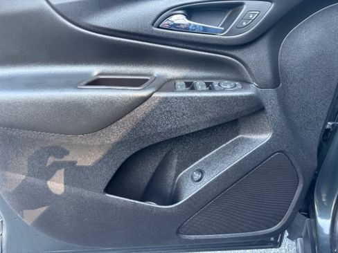 Used 2018 Chevrolet Equinox LT AWD/4WD image 16