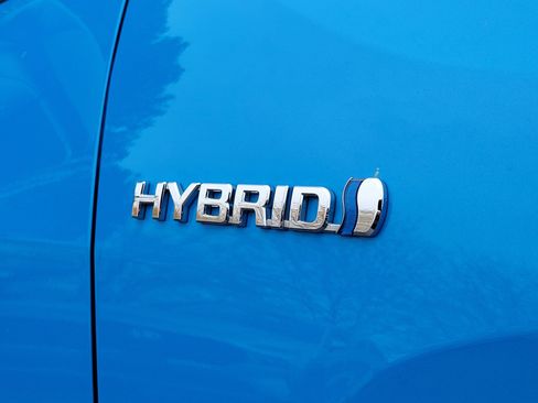 Used 2020 Toyota RAV4 LE image 6