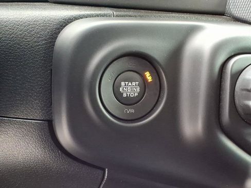 Used 2023 Jeep Gladiator Sport image 16