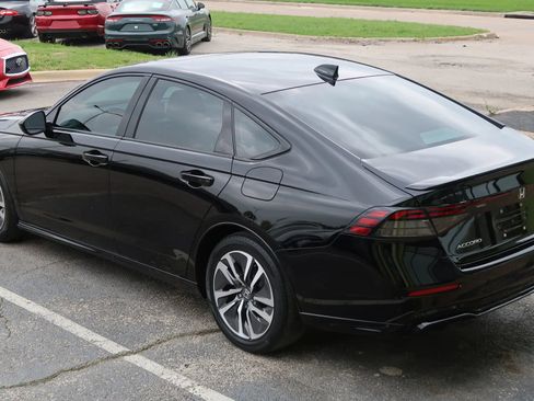 Used 2024 Honda Accord Sport image 11