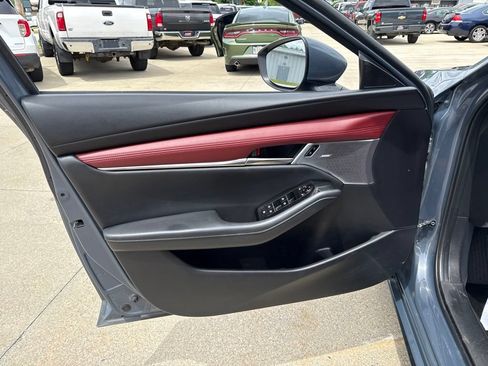 Used 2021 MAZDA MAZDA3 s FWD image 23