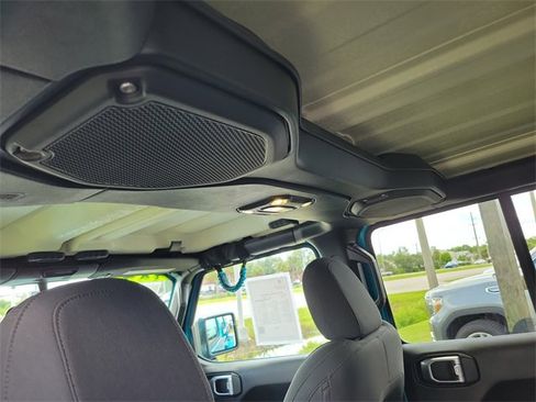 Used 2019 Jeep Wrangler Unlimited Sahara image 11