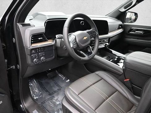 Used 2025 Chevrolet Tahoe High Country AWD/4WD image 8
