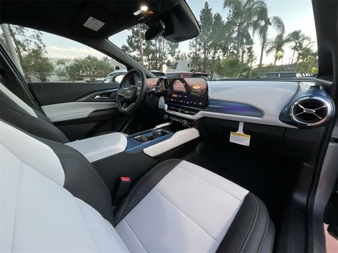 New 2026 Chevrolet Equinox EV LT image 27