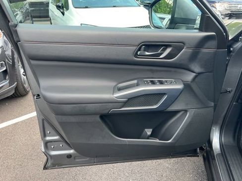 Used 2025 Nissan Pathfinder Rock Creek AWD/4WD image 4