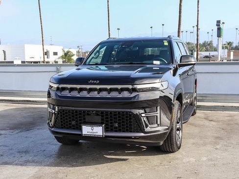 New 2026 Jeep Grand Wagoneer Limited w/ Convenience Group I AWD/4WD image 4