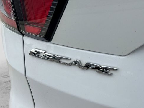 Used 2017 Ford Escape SE FWD image 14