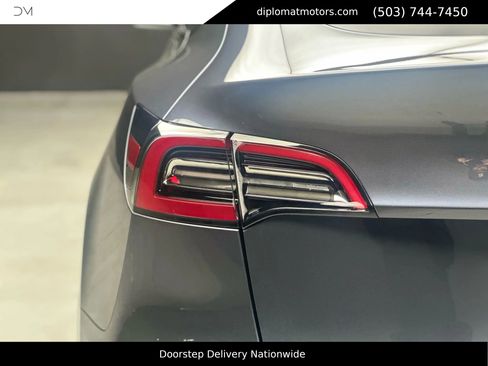 Used 2022 Tesla Model Y Long Range image 14